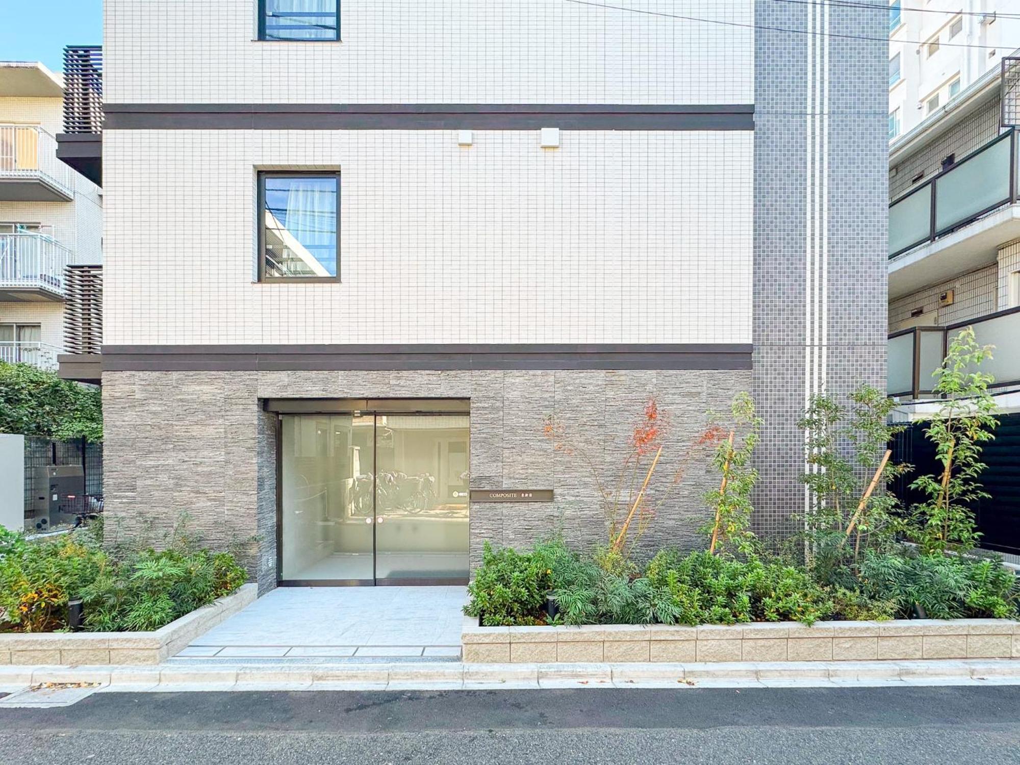 Triphome Higahsi Shinjuku Brand New — Photos 2